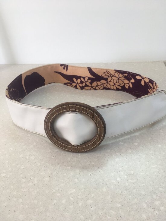 Rare vintage Mui Mui white leather reversible belt, wood buckle main image 4